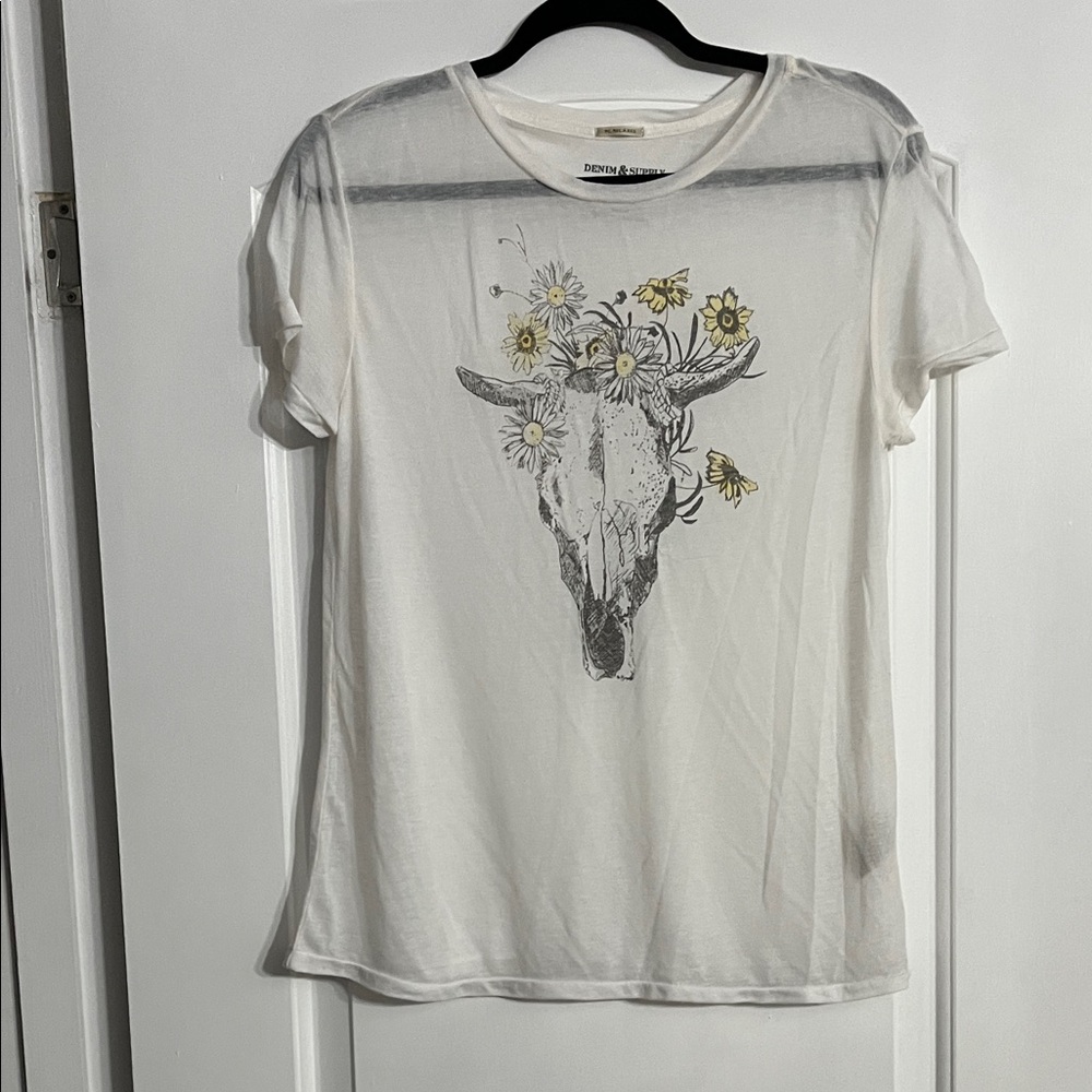 Denim & Flower Women's White Skull Graphic Tee